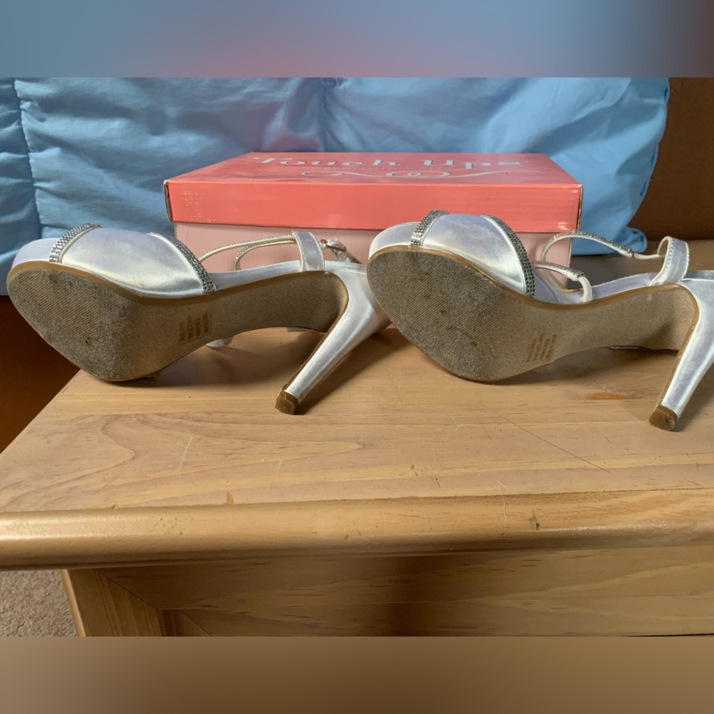 Touch Ups 7.5 “Allie” white satin rhinestone heels - Picture 11 of 16